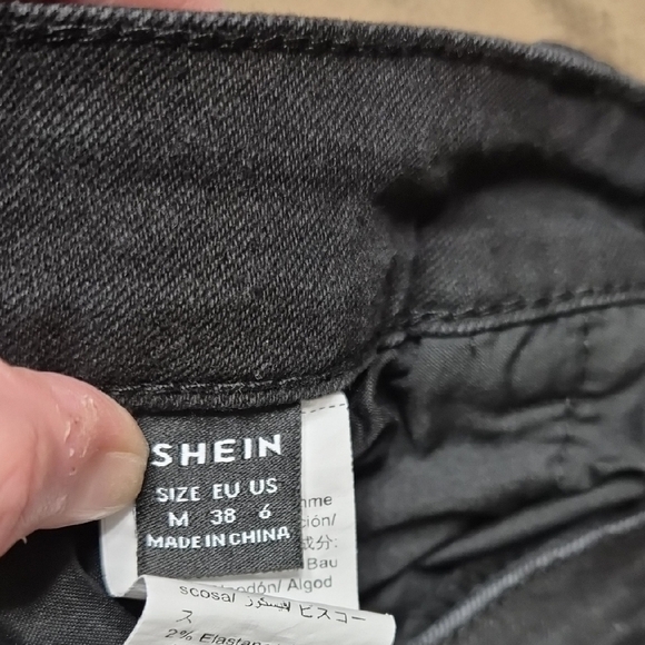 Black Distressed Stretch Frayed Jean Shorts Size 6 - Picture 10 of 12